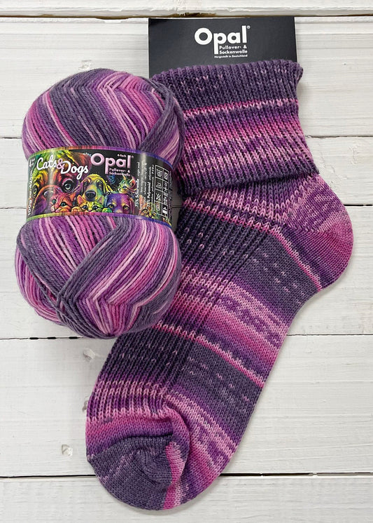 Opal 4ply Cats & Dogs - Charming Tail Wagging Dog