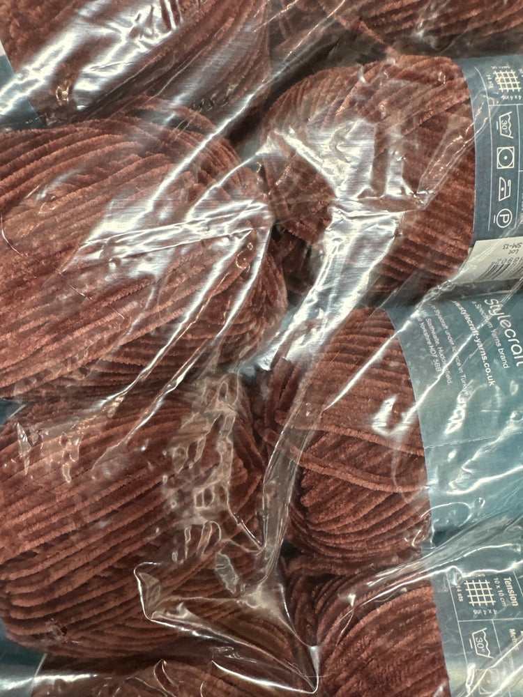 Stylecraft Squeeze Me Dk chenille yarn Chestnut Brown
