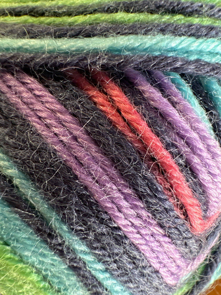 James C. Brett Funny Feetz with Bamboo – 4-Ply Self-Striping Sock Yarn 100 g