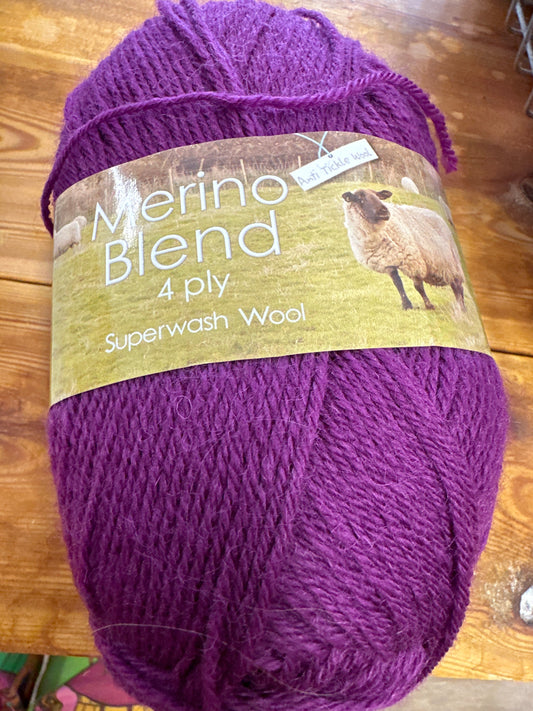 King Cole merino anti tickle 50g 4ply blackcurrant
