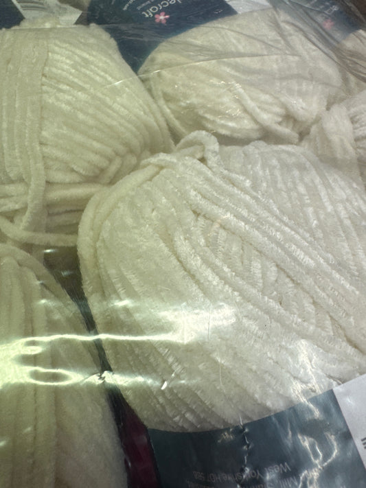 Stylecraft Squeeze Me Dk chenille yarn Cream
