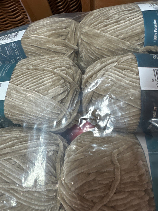 Stylecraft Squeeze Me Dk chenille yarn Stem Champagne