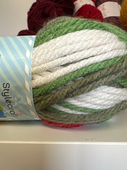 Stylecraft Merry Go Round XL - Holly and Ivy